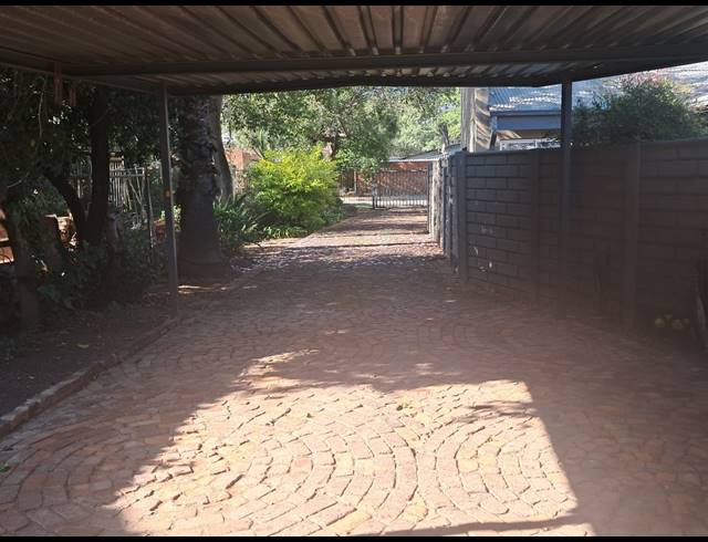 5 BEDROOM HOUSE FOR SALE IN BRITS CENTRAL